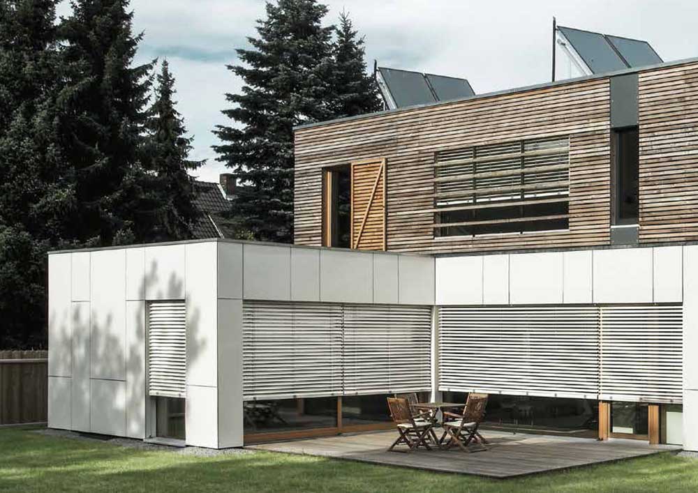 Moderne Fassade mit Raffstoren - Bildrechte: ROMA
